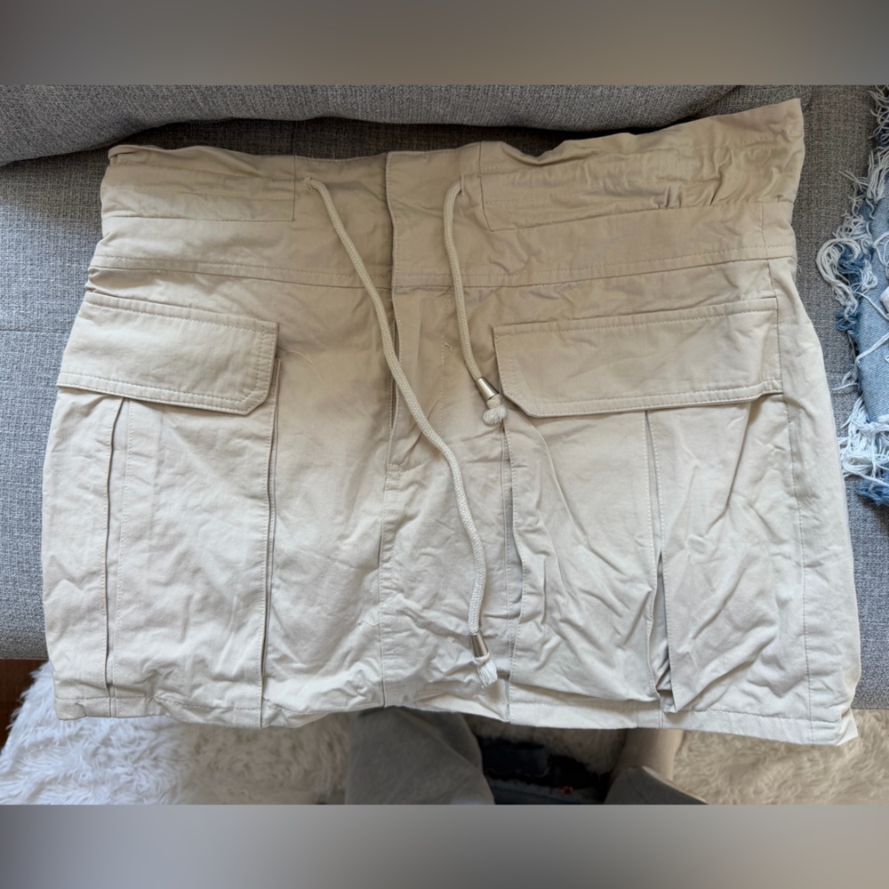 Le Lis Cream Cargo Skirt